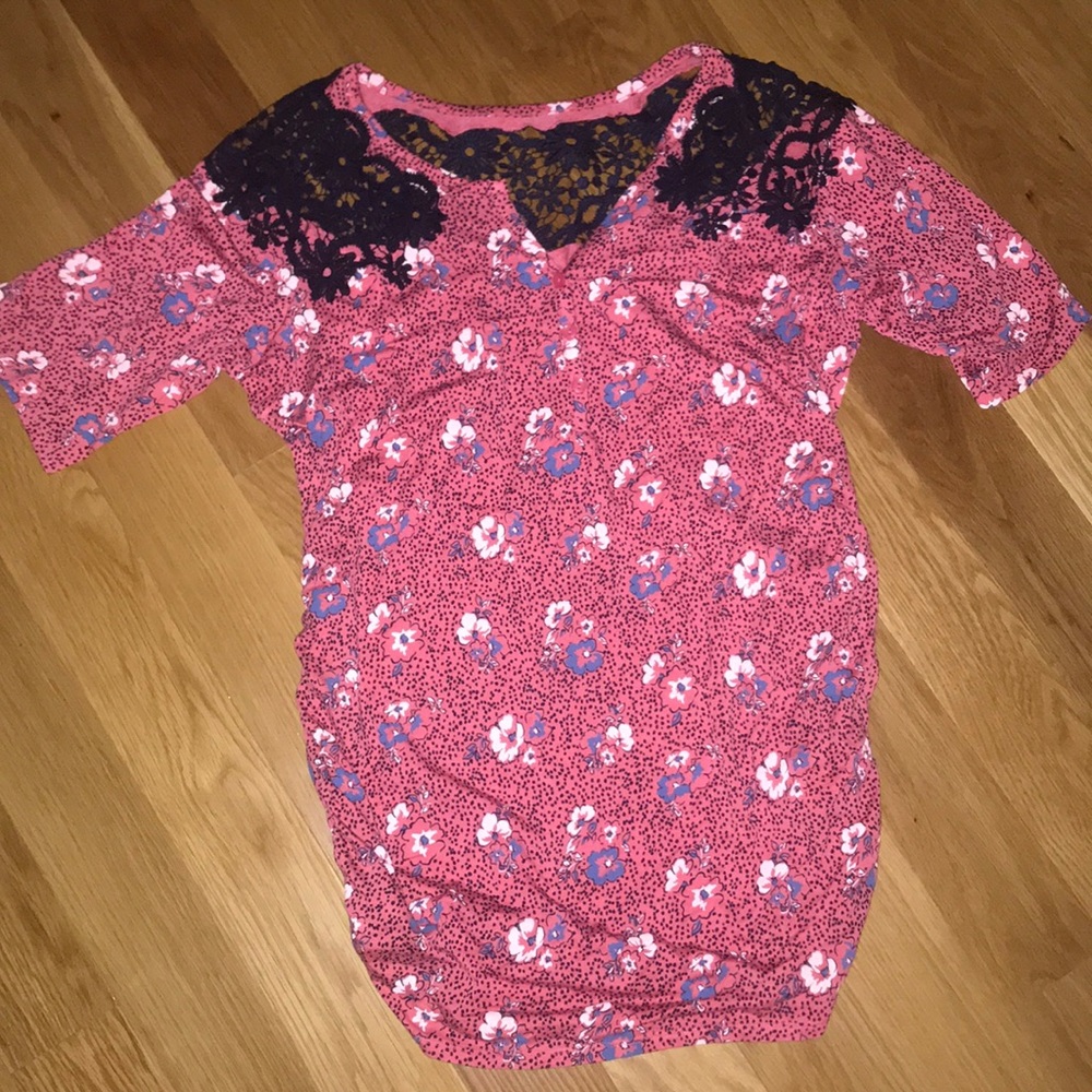 Motherhood Maternity shirt never worn Large